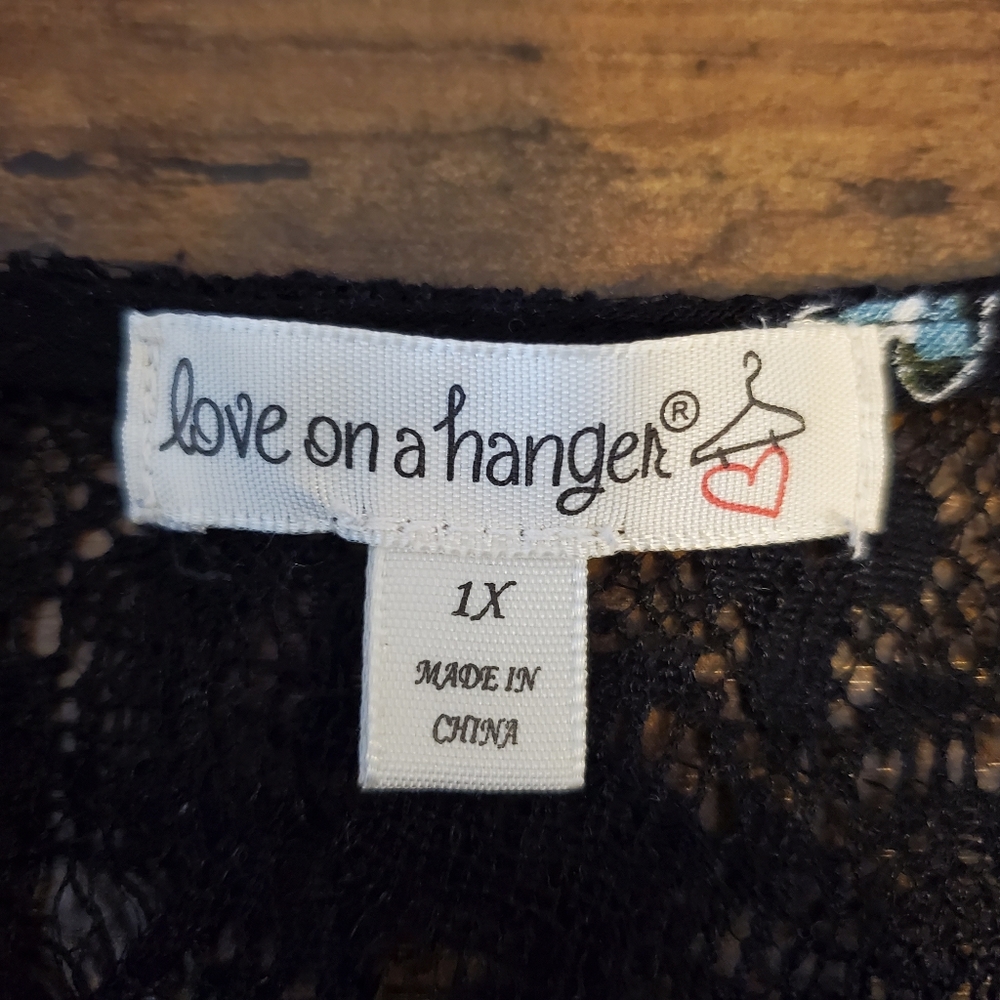 *cute* 1X Black & Floral Top - Picture 3 of 4